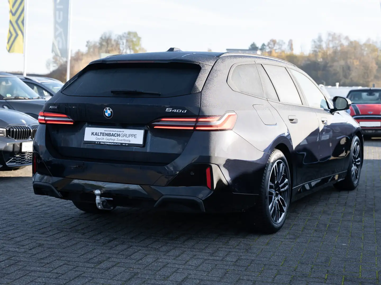 BMW 540 d Touring xDrive M-Sport Pro STANDHZ AHK Noir - 2