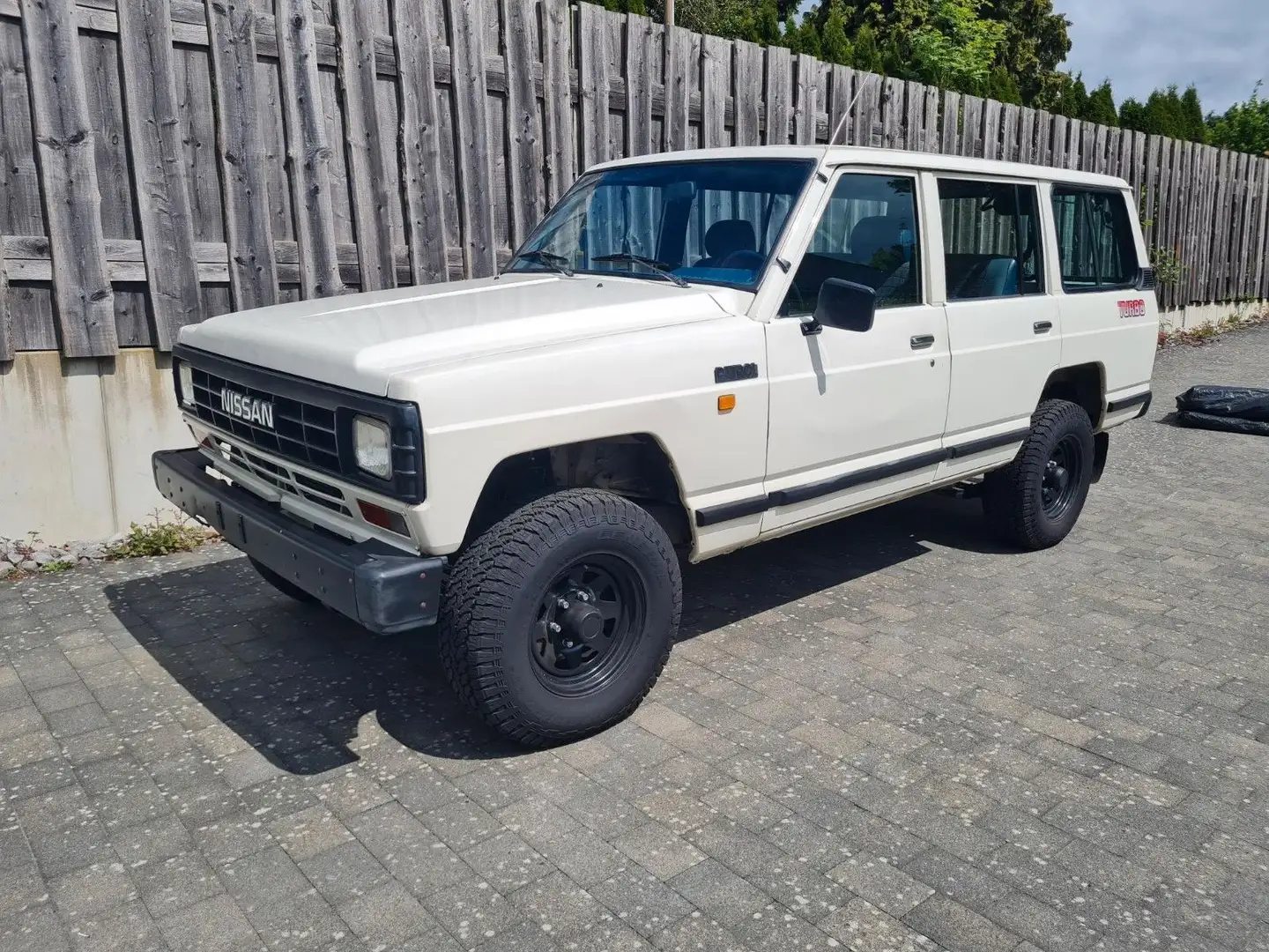 Nissan Patrol 260 Alb - 1