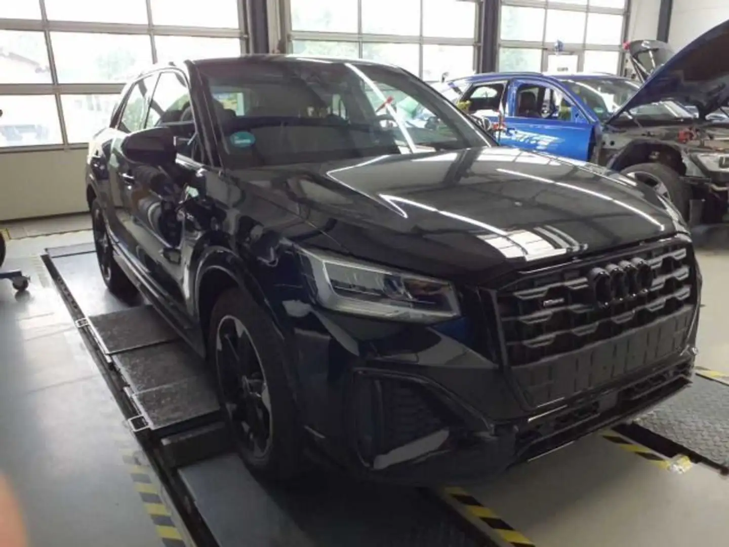 Audi Q2 35 TDI quattro S line S tronic Schwarz - 2