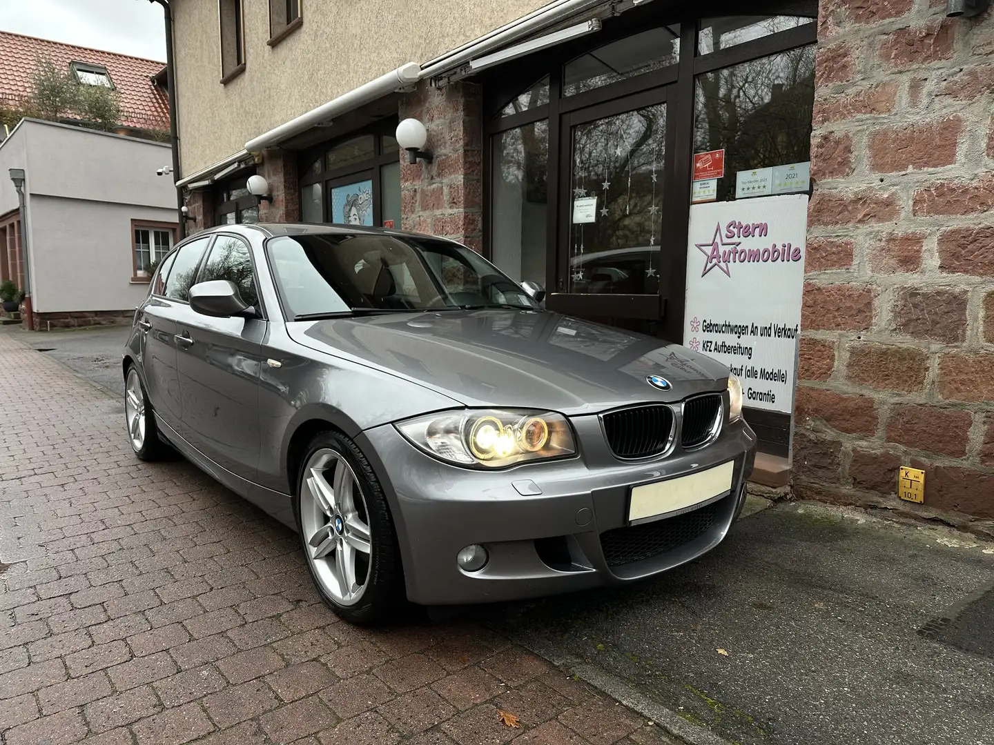 BMW 118 i*M-Paket*Leder*Temp*PDC*Xenon*MFL*18 Zoll*Klima* Grau - 1