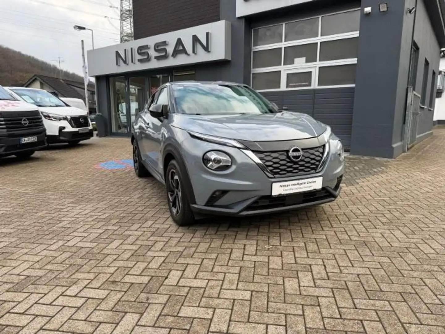 Nissan Juke 1.6 Hybrid N-Connecta Hybrid Navi Kamera Grijs - 2