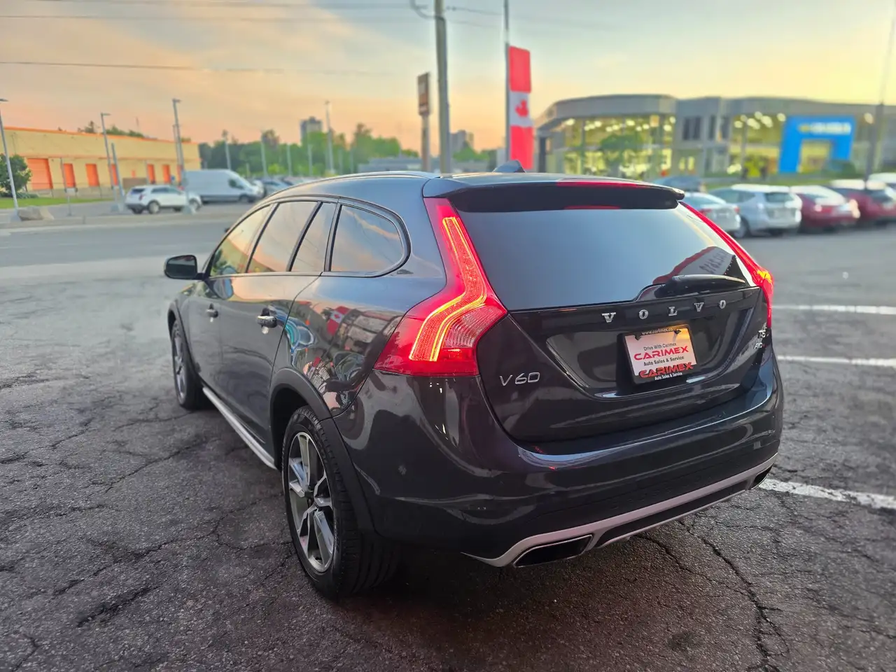 Volvo V60 Cross Country снимка Volvo V60 Cross Country