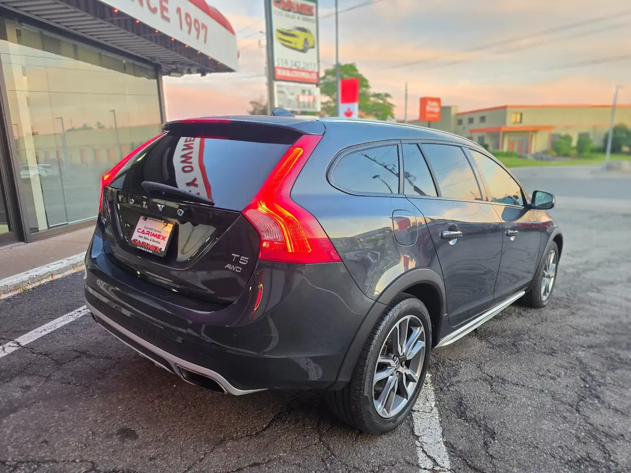 Volvo V60 Cross Country снимка Volvo V60 Cross Country