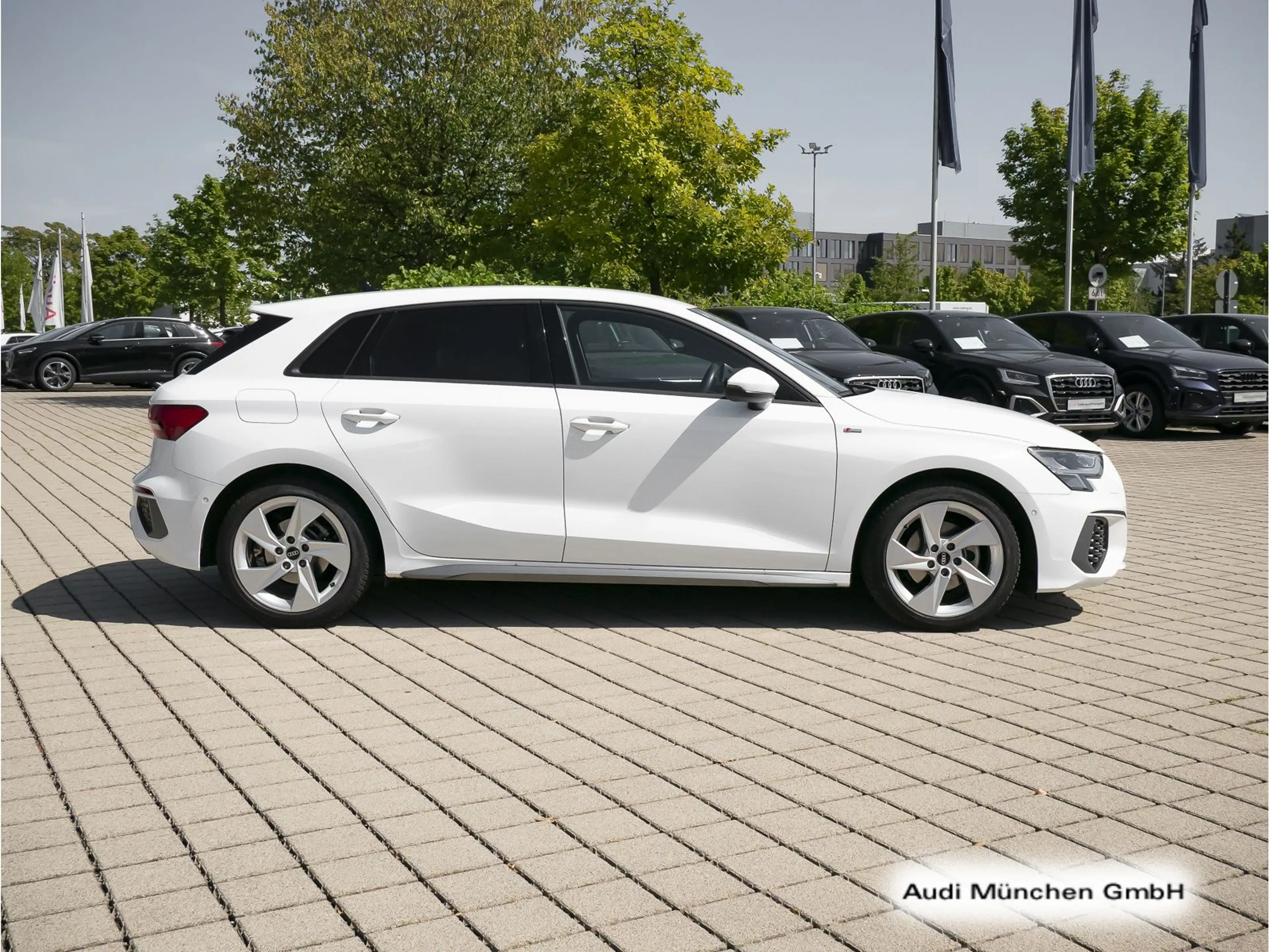 Audi A3 30 TFSI S tronic S line Navi+ — photo 7