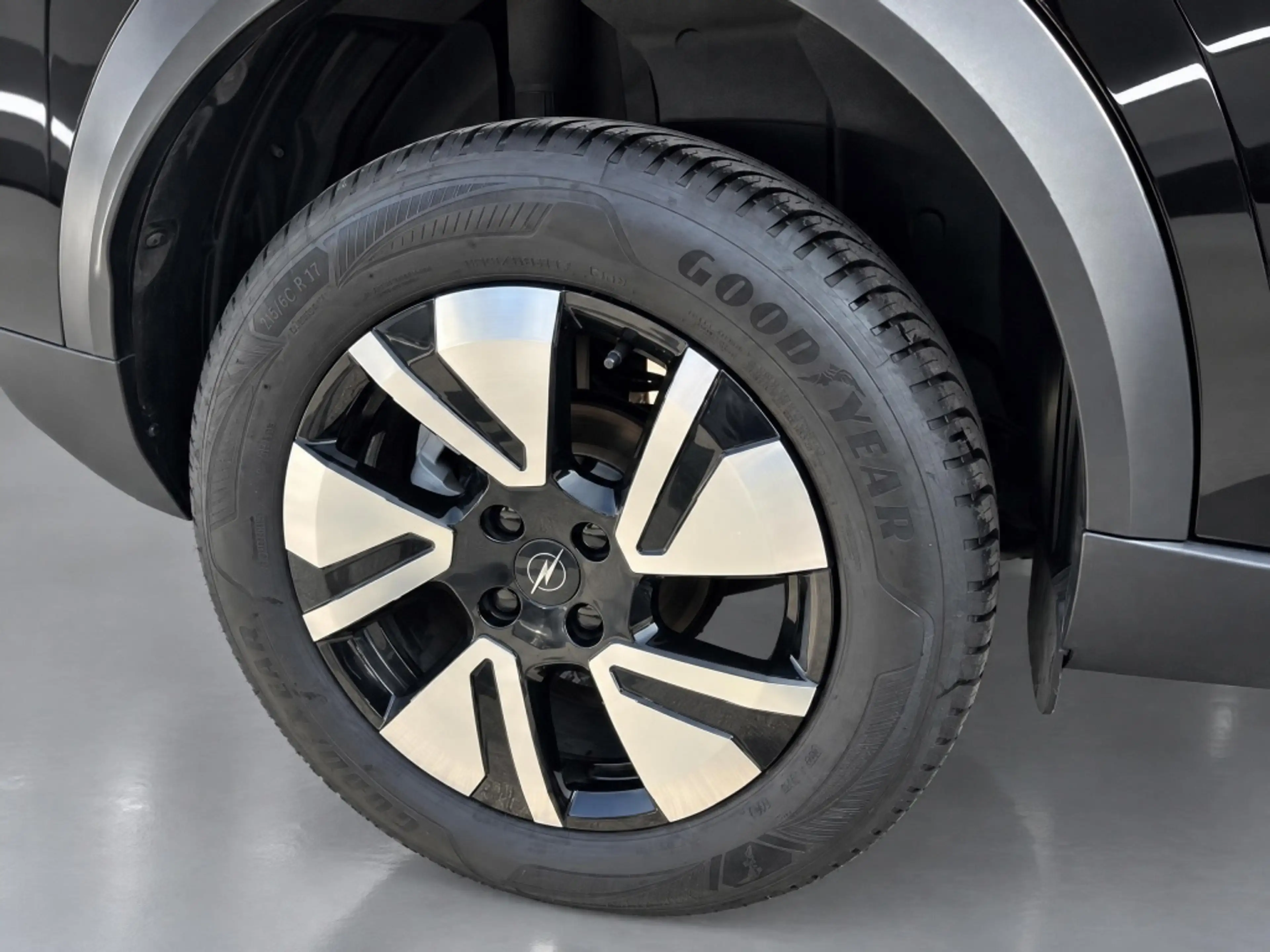 Opel Frontera 1.2 T. Hybrid GS — photo 8
