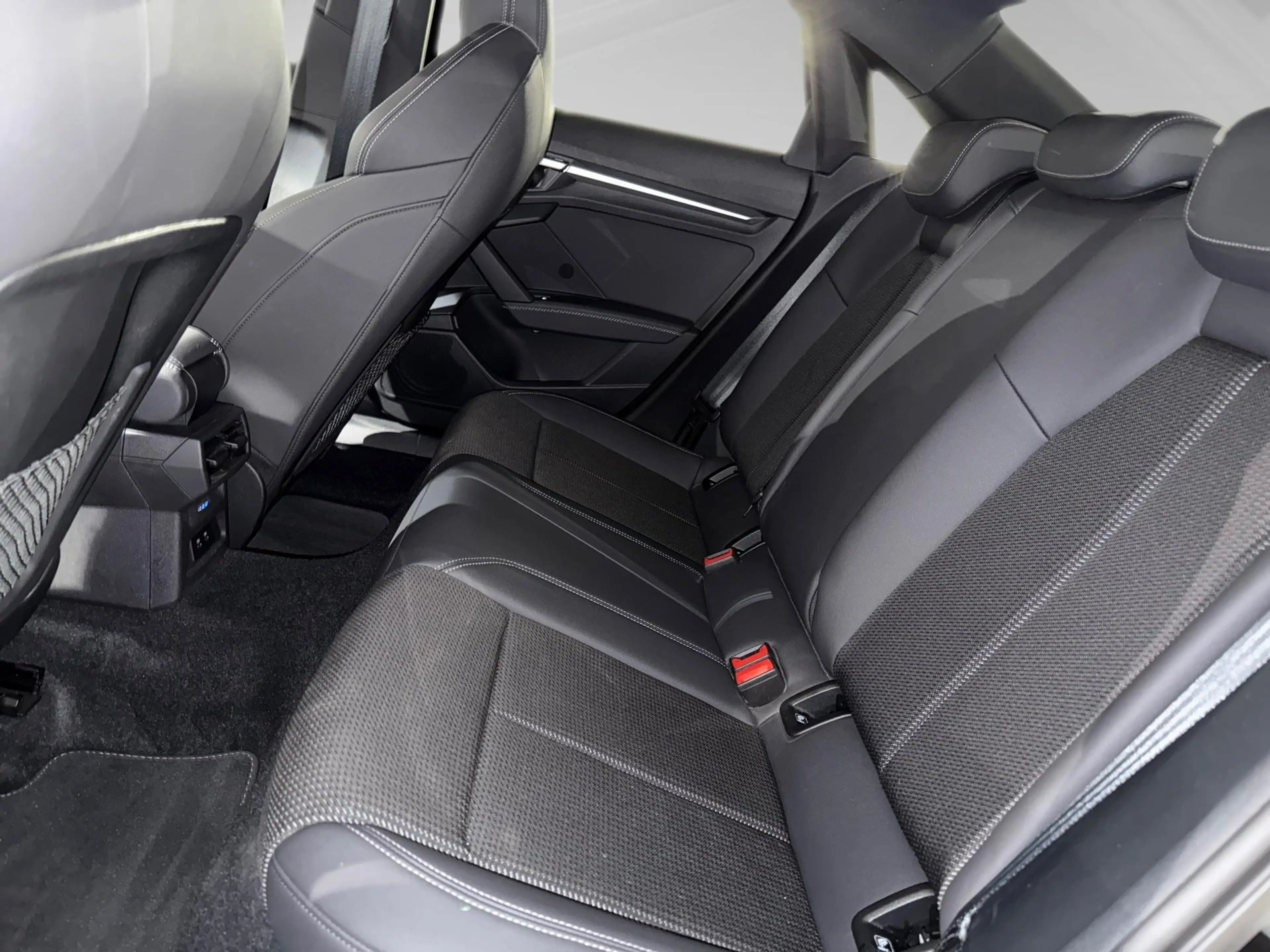 Audi S3 Limousine TFSI S tronic quattro — photo 11