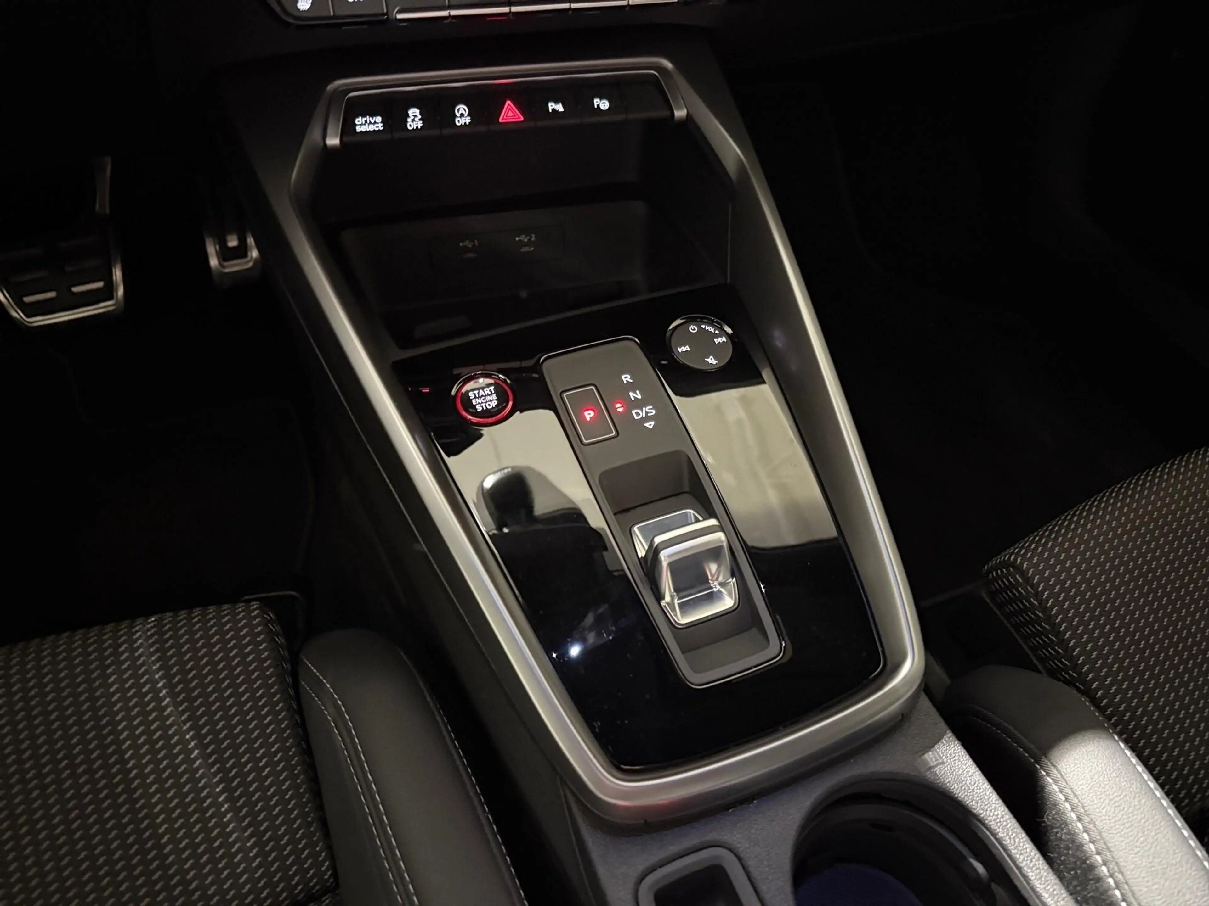 Audi S3 Limousine TFSI S tronic quattro — photo 10