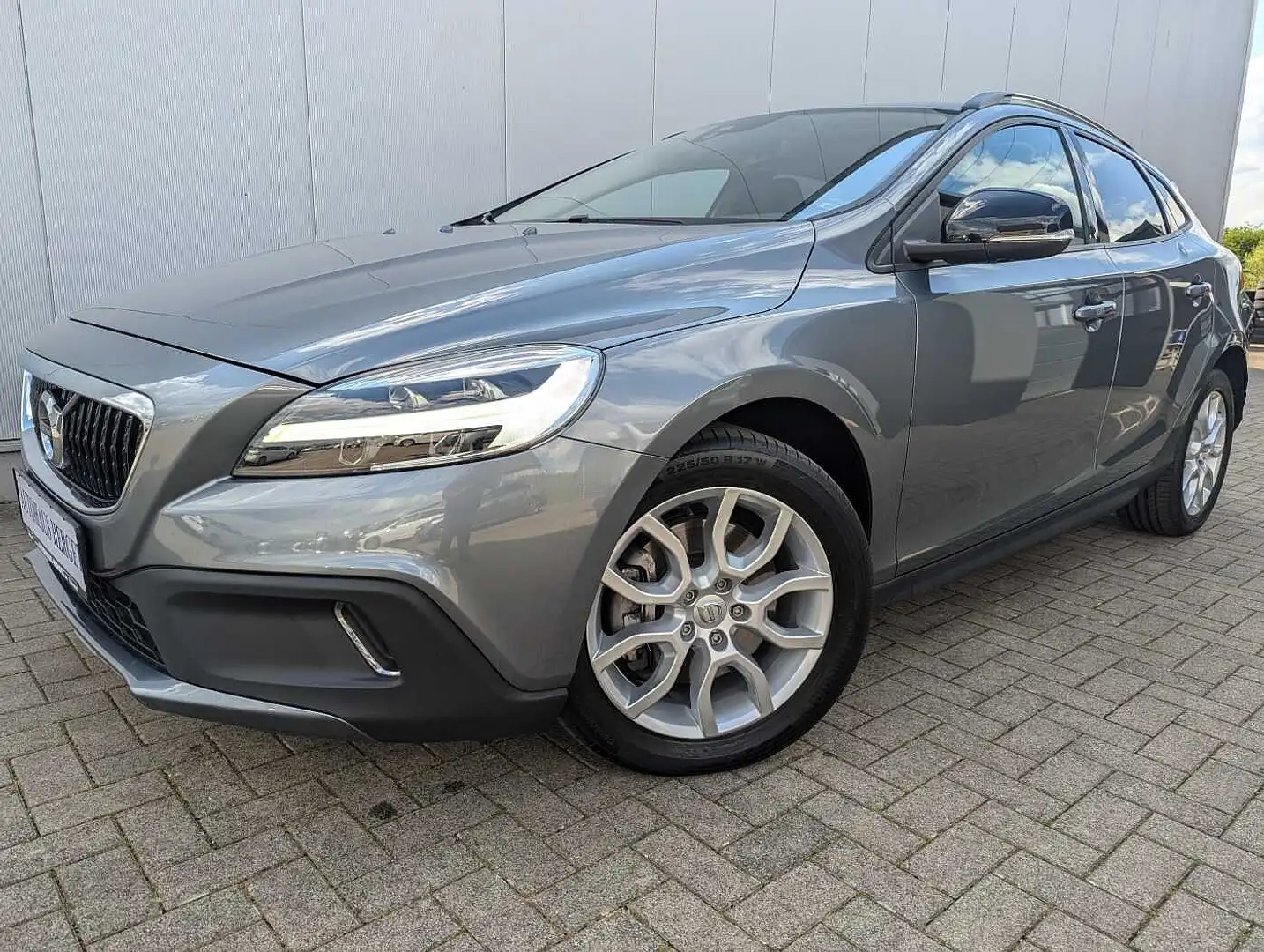 Volvo V40 Cross Country D3 Momentum Scheckheft/LED/RFK/Panorama/SHZ/PDC/St Gri - 1