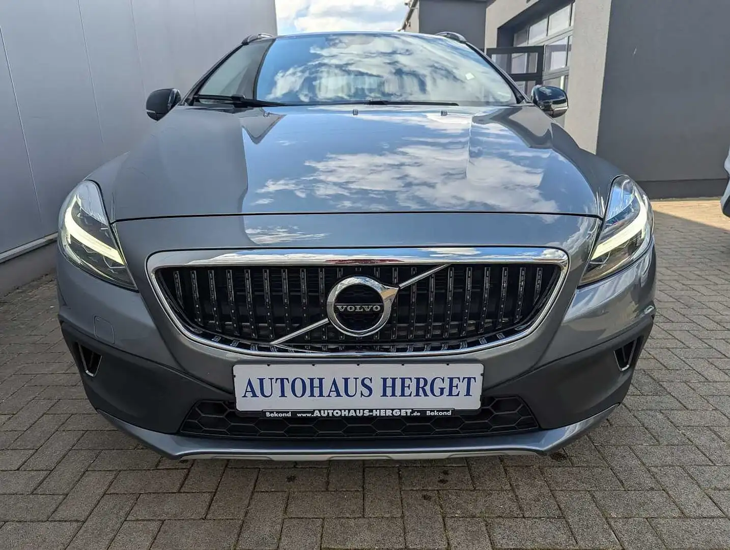 Volvo V40 Cross Country D3 Momentum Scheckheft/LED/RFK/Panorama/SHZ/PDC/St Gri - 2