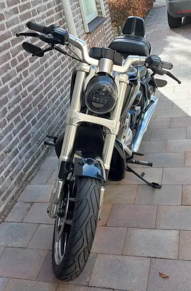 Harley-Davidson V-Rod - foto 4