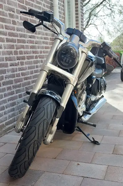 Harley-Davidson V-Rod - foto 3