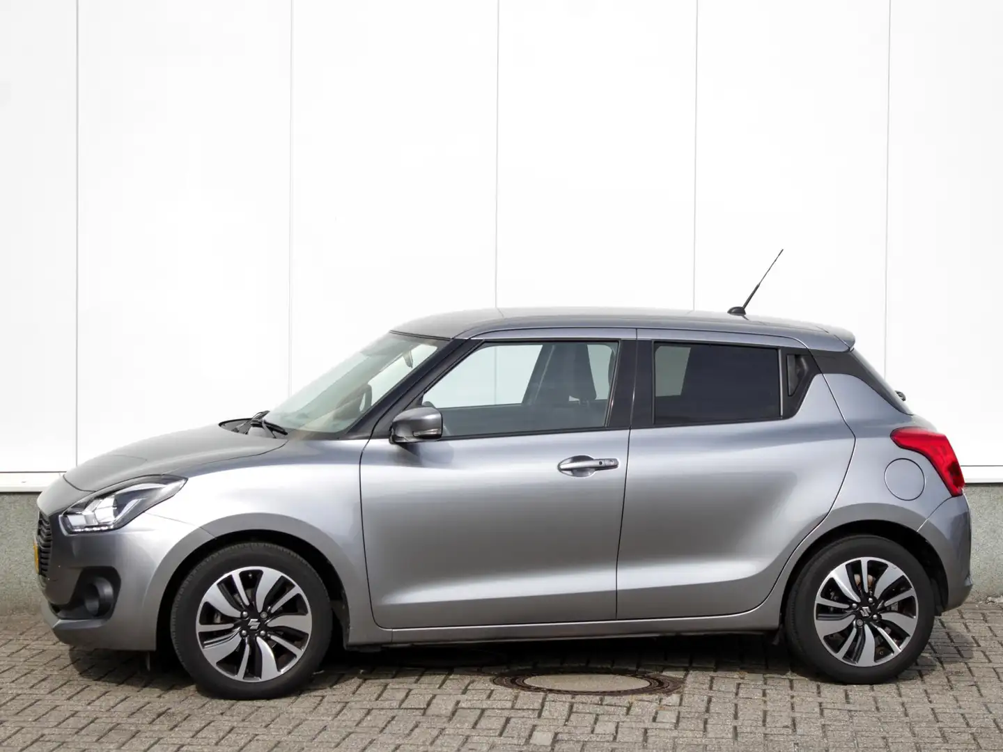 Suzuki Swift 1.2 Stijl Smart Hybrid | Navi | Adap. Cruise | Cli Grijs - 2