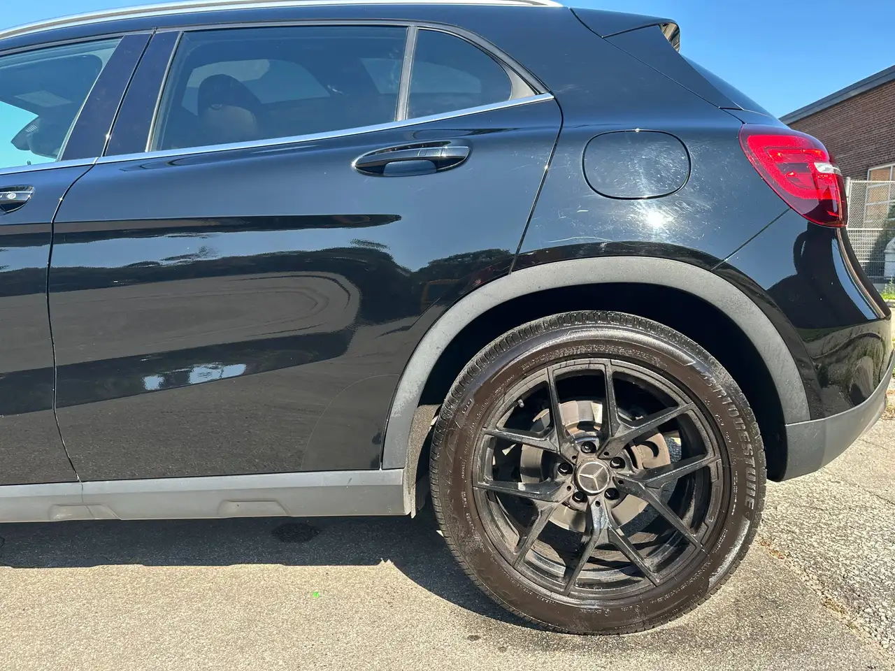 Mercedes-Benz GLA снимка Mercedes-Benz GLA