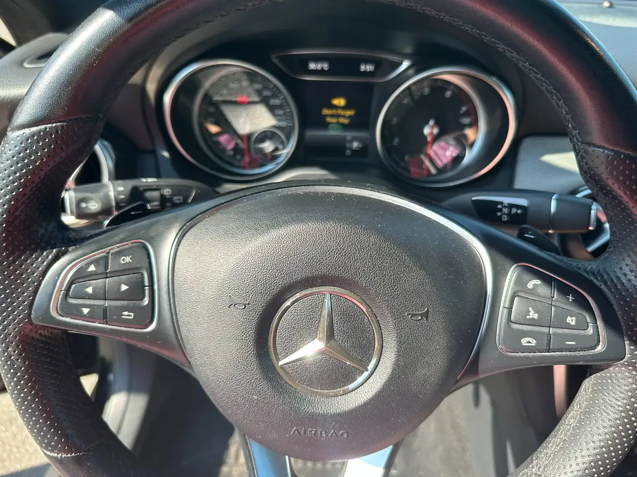 Mercedes-Benz GLA снимка Mercedes-Benz GLA