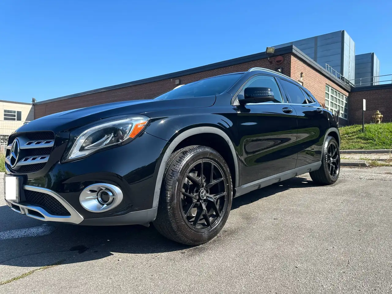 Mercedes-Benz GLA снимка Mercedes-Benz GLA