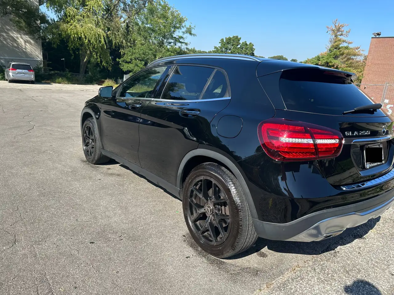 Mercedes-Benz GLA снимка Mercedes-Benz GLA