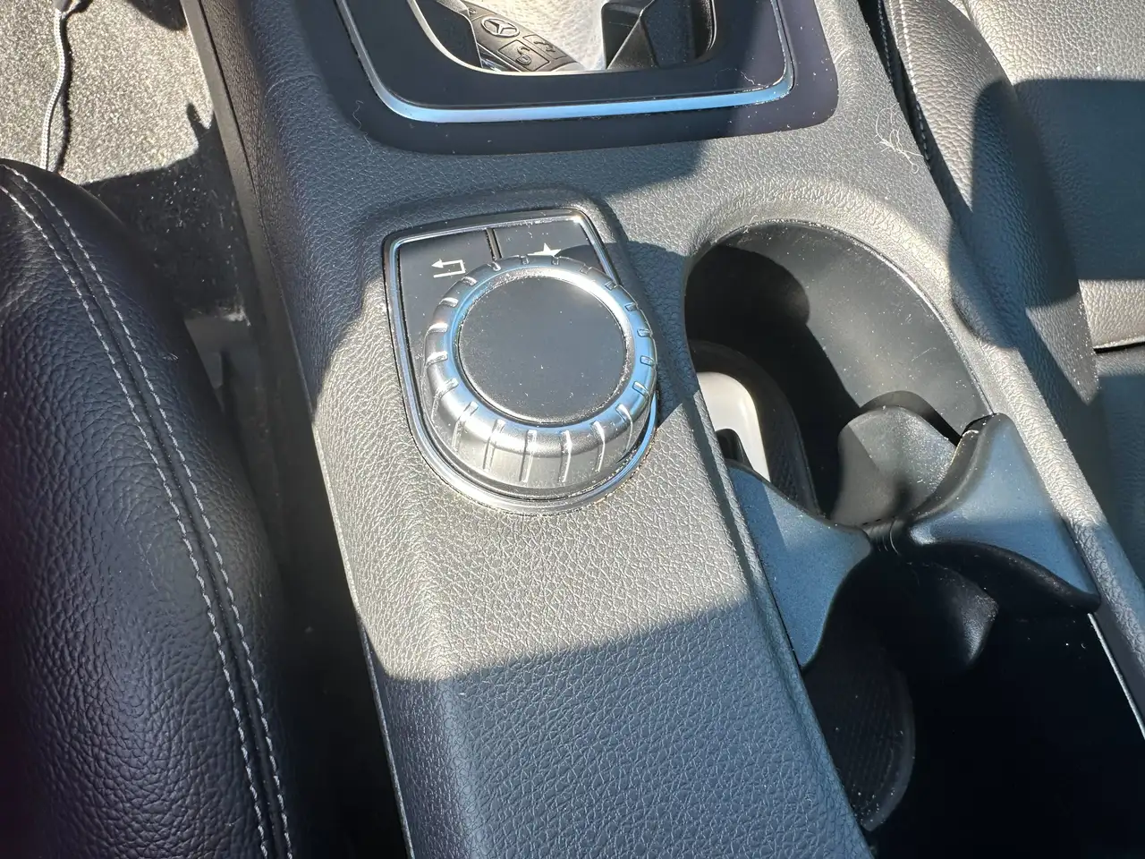 Mercedes-Benz GLA снимка Mercedes-Benz GLA