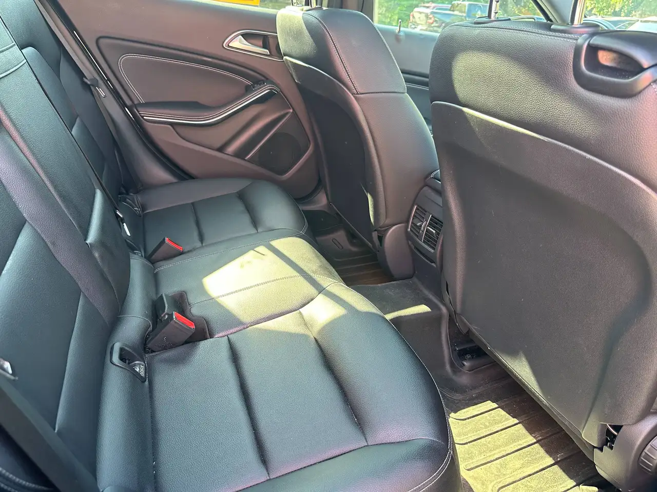 Mercedes-Benz GLA снимка Mercedes-Benz GLA