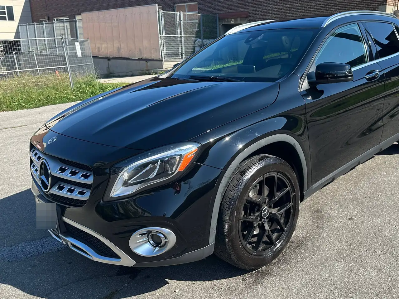Mercedes-Benz GLA снимка Mercedes-Benz GLA
