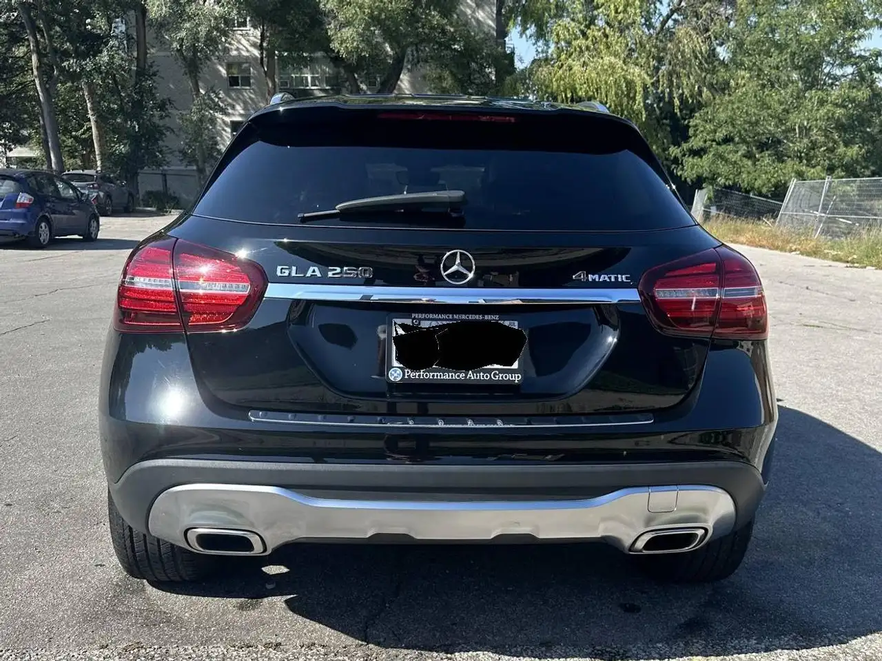 Mercedes-Benz GLA снимка Mercedes-Benz GLA