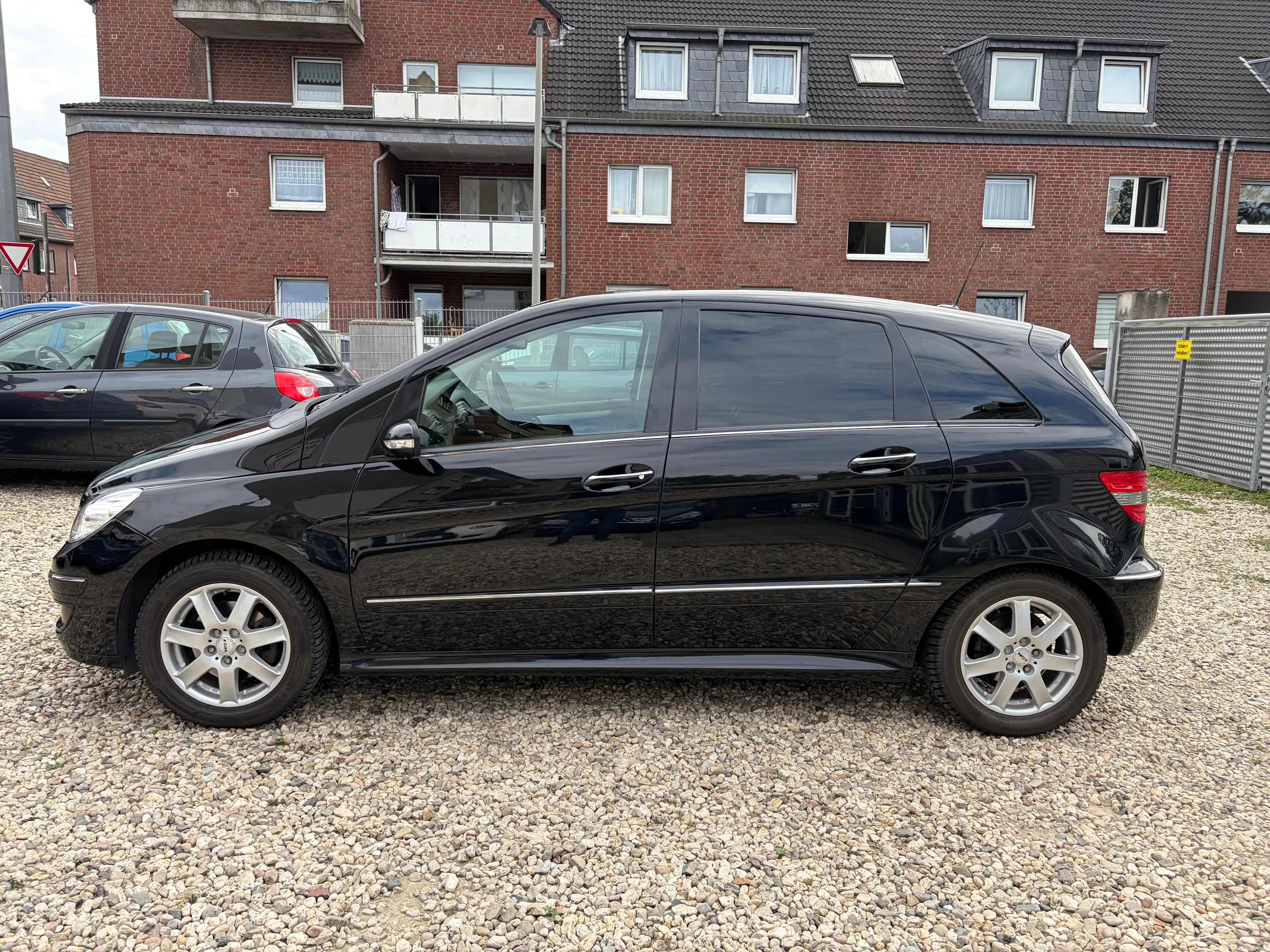 Mercedes-Benz B 200 Automatik | 2. Hand | 103.000 km TÜV NEU Checkheft — photo 2