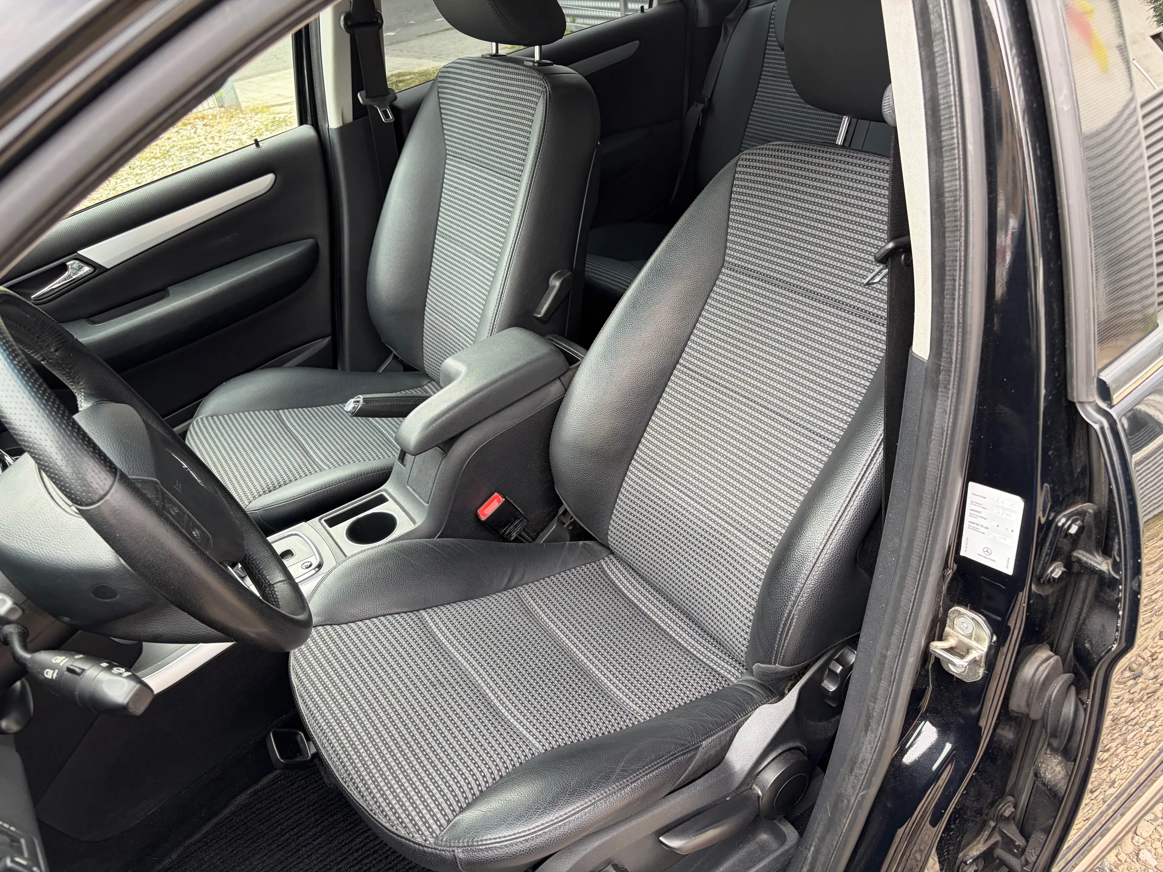 Mercedes-Benz B 200 Automatik | 2. Hand | 103.000 km TÜV NEU Checkheft — photo 11