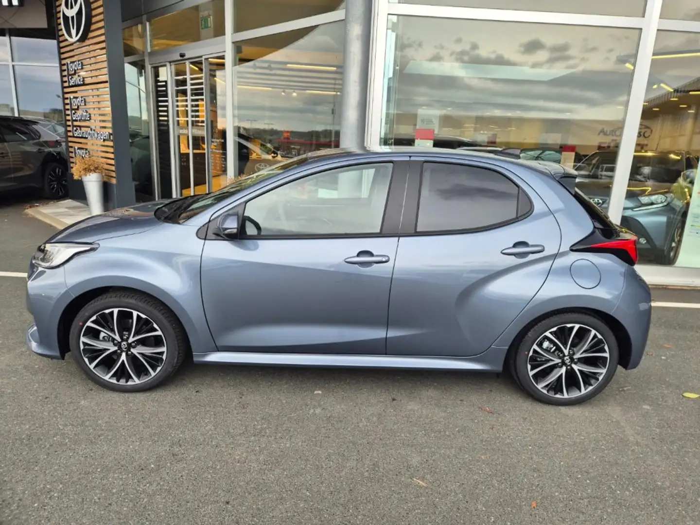 Toyota Yaris - 1,5 l Hybrid  Teamplayer *Technik-Paket* Grau - 2