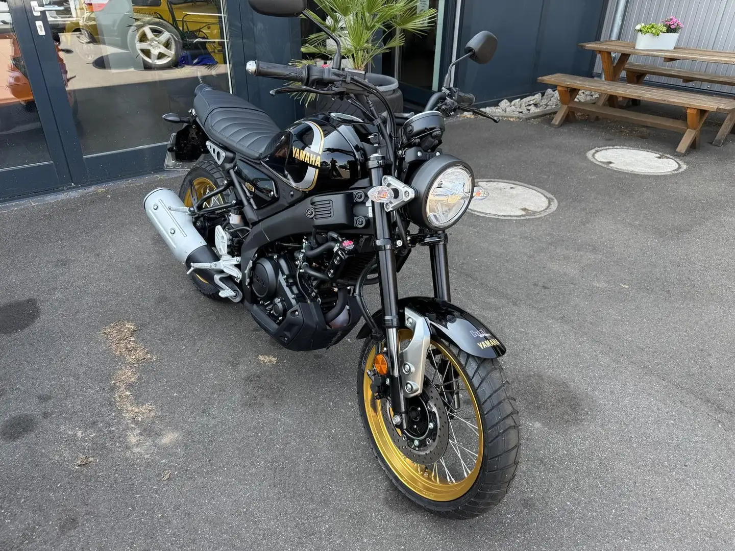 Yamaha XSR 125 Lecacy Protect Neuwertig erst 94KM Schwarz - 1