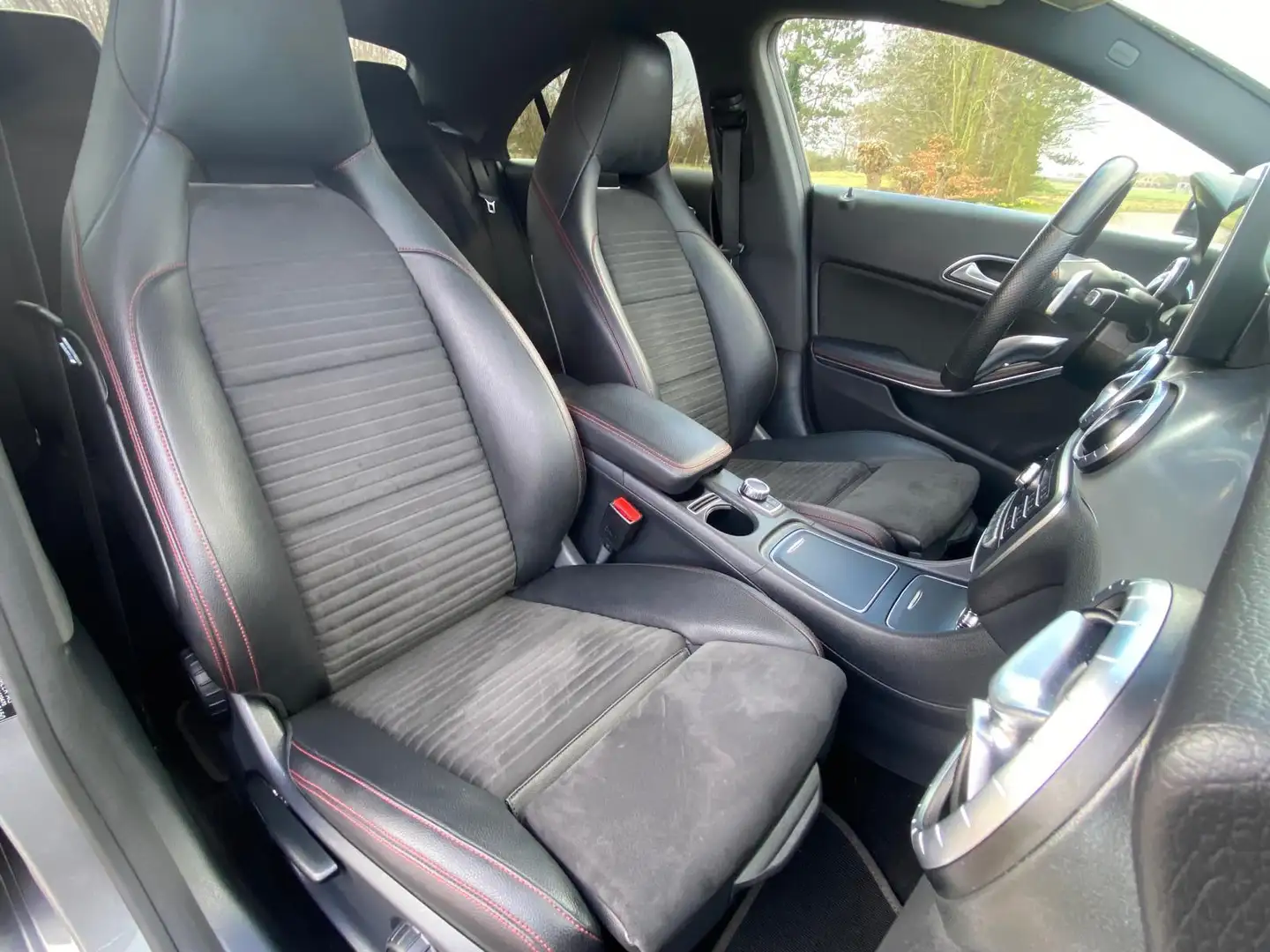 Mercedes-Benz CLA 180 Business Solution AMG AUTOMAAT SEADAN CAMERA NAVI Grijs - 2