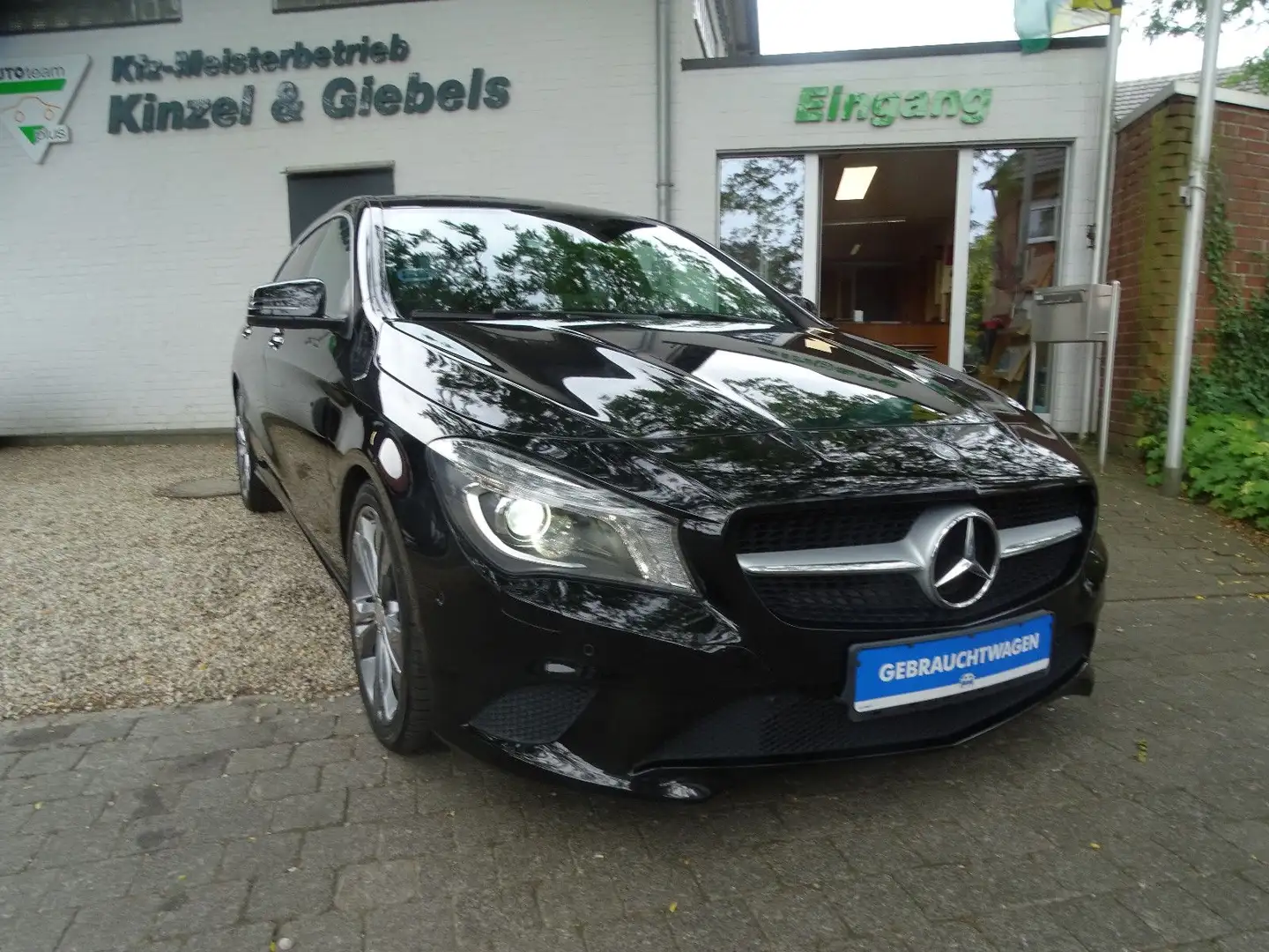 Mercedes-Benz CLA 200 CLA -Klasse Shooting Brake Xenon PDC Nav Negro - 1