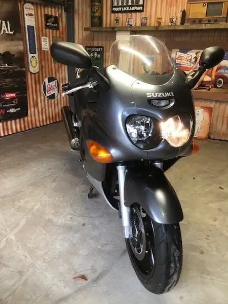 Suzuki GSX 750 - foto 2