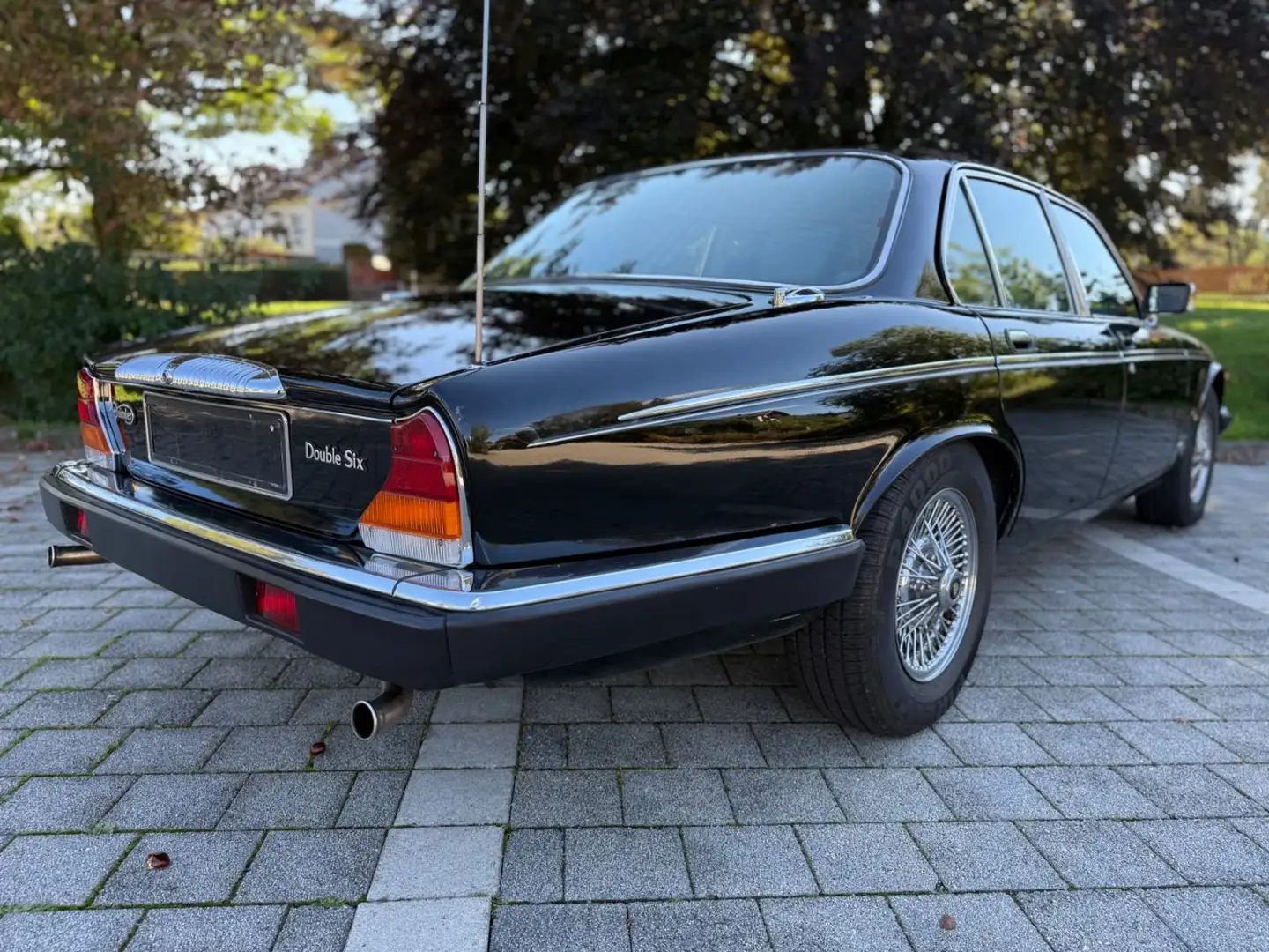 Jaguar Daimler Double Six Negro - 1