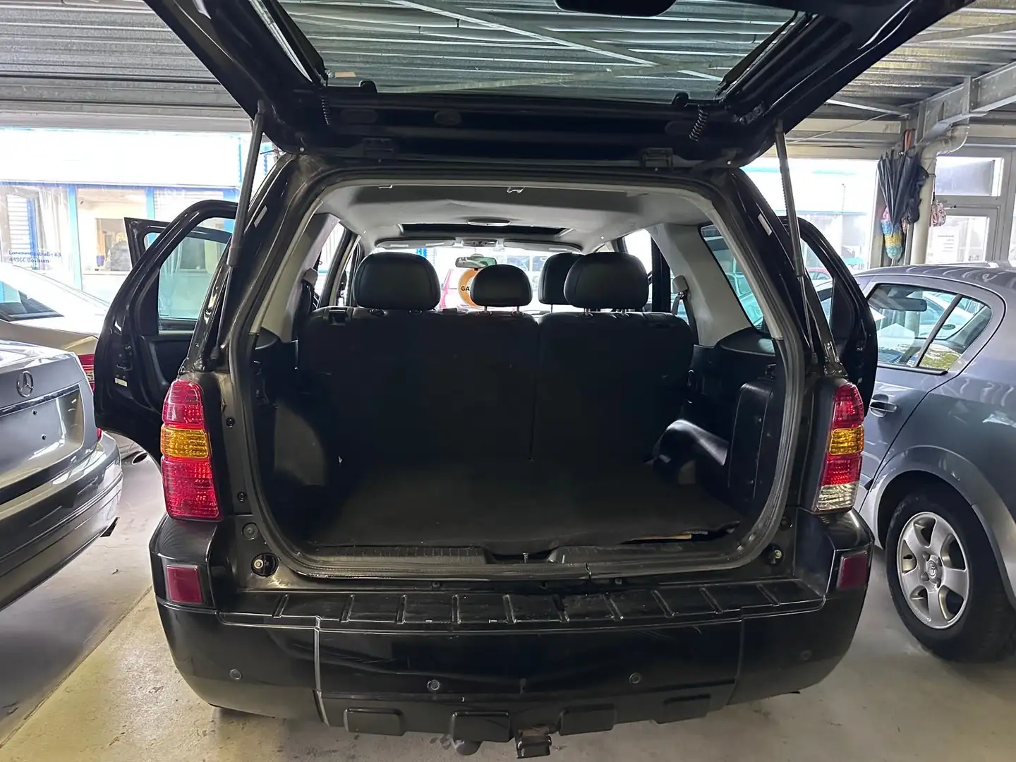 Ford Maverick XLT Schwarz - 2