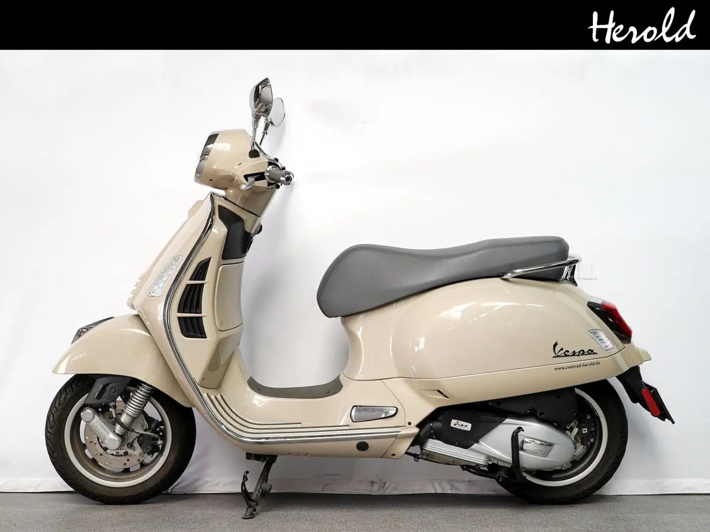 Vespa GTS 125 Beige - 2