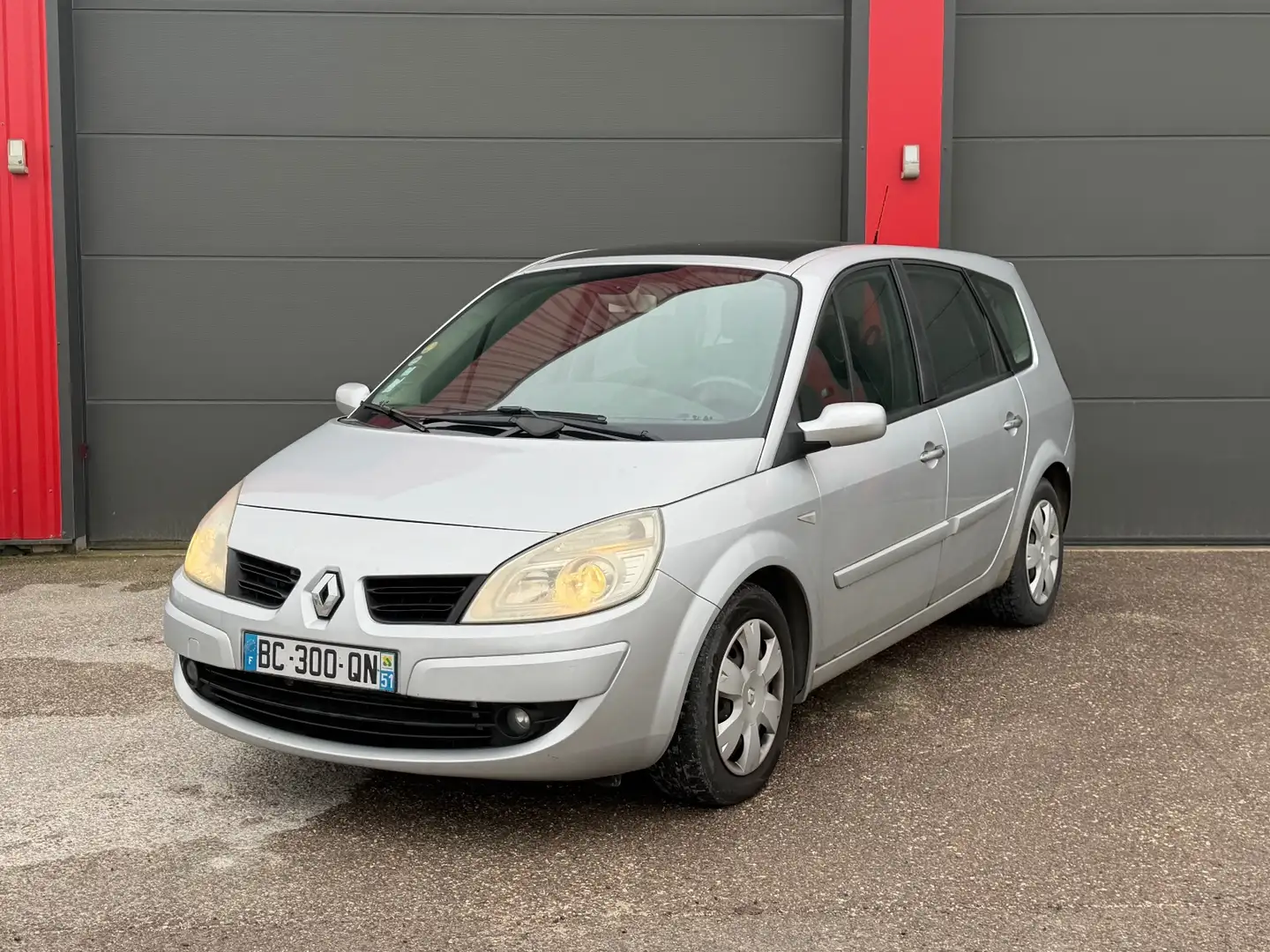 Renault Grand Scenic Grand Scenic 1.9 dCi 130 Latitude 7 pl Gris - 1