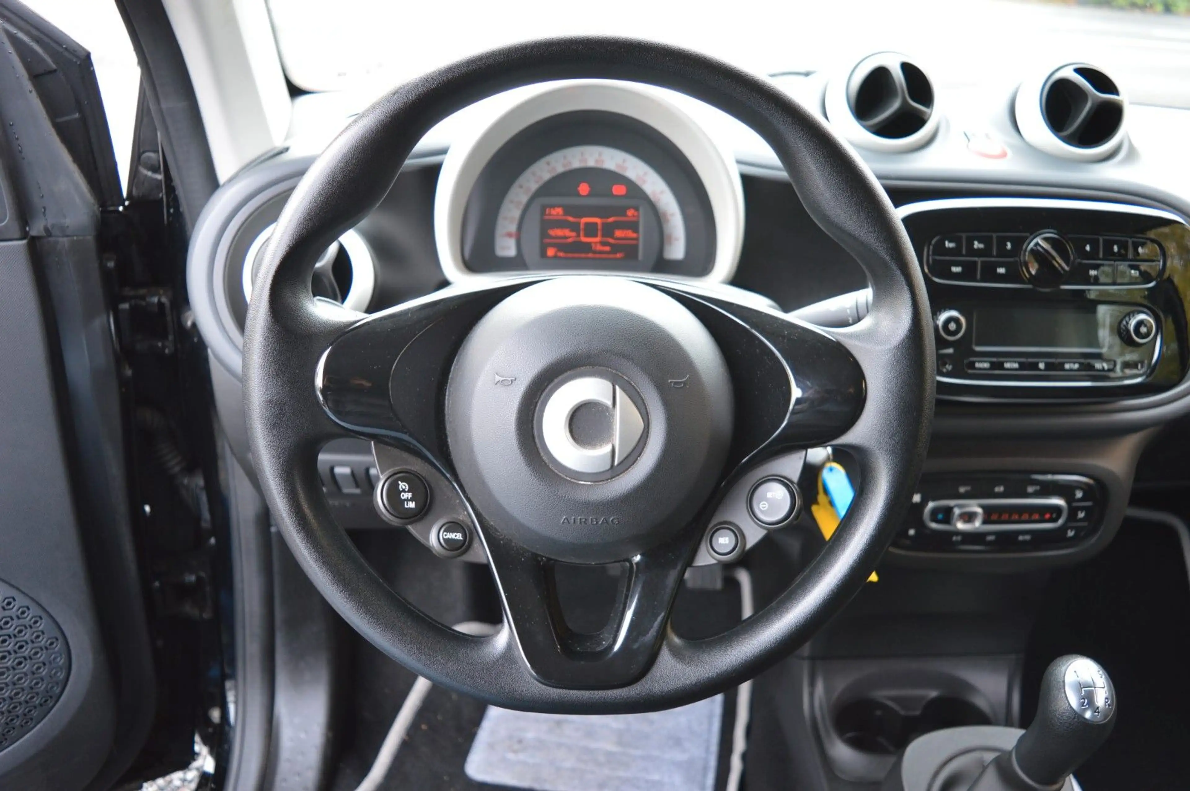 smart forTwo fortwo coupe 52 kW Servo — photo 14