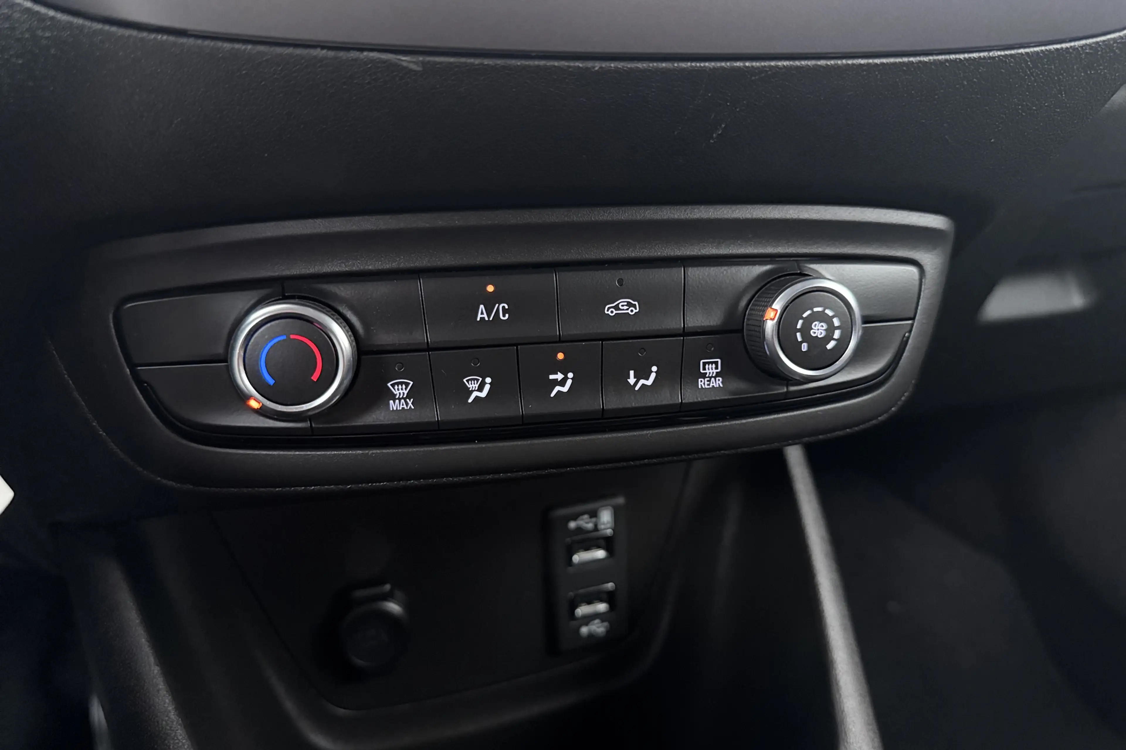 Opel Crossland 1.2 83 PK Business Carplay Camera Cruise — photo 26