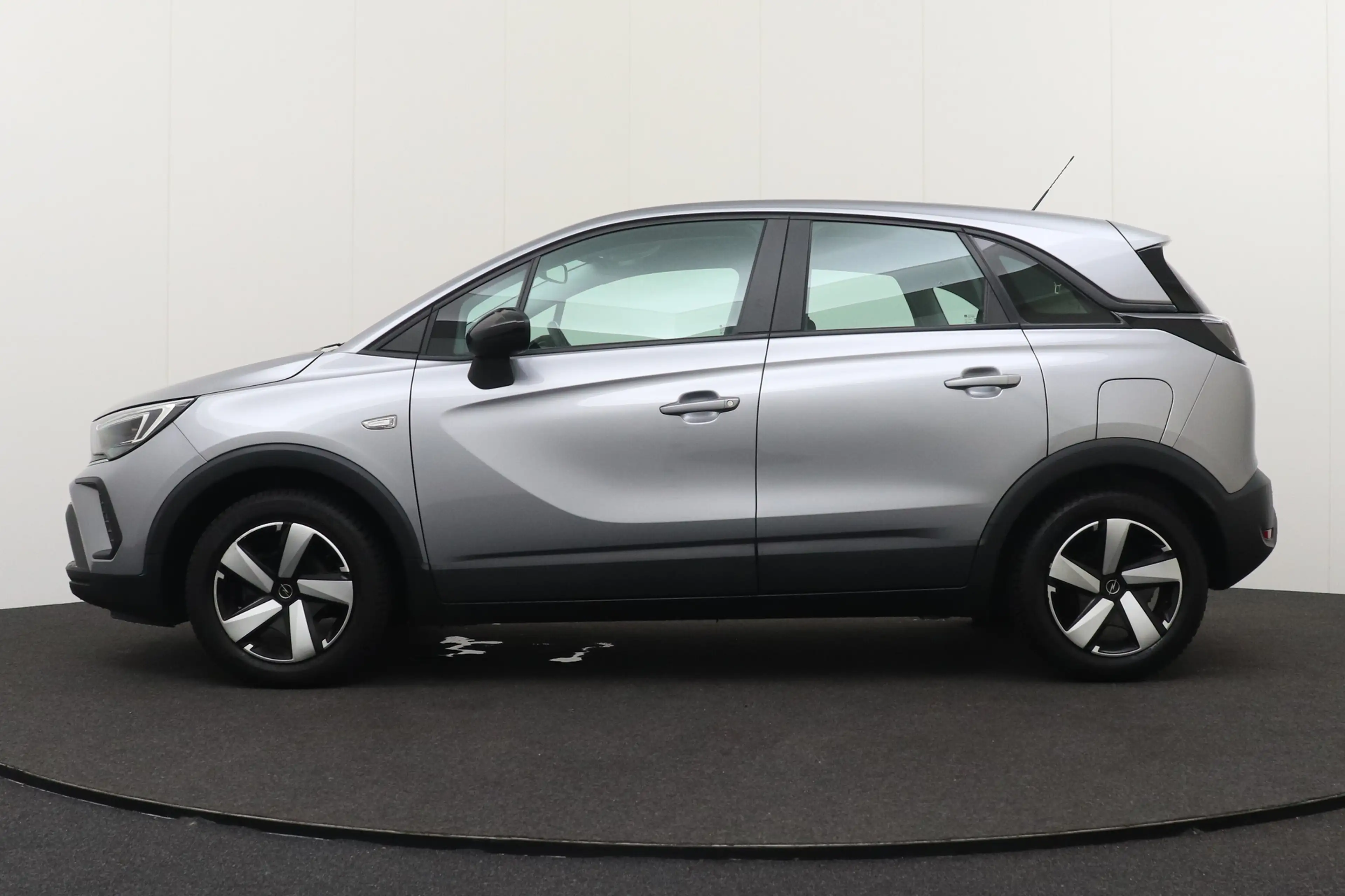 Opel Crossland 1.2 83 PK Business Carplay Camera Cruise — photo 5