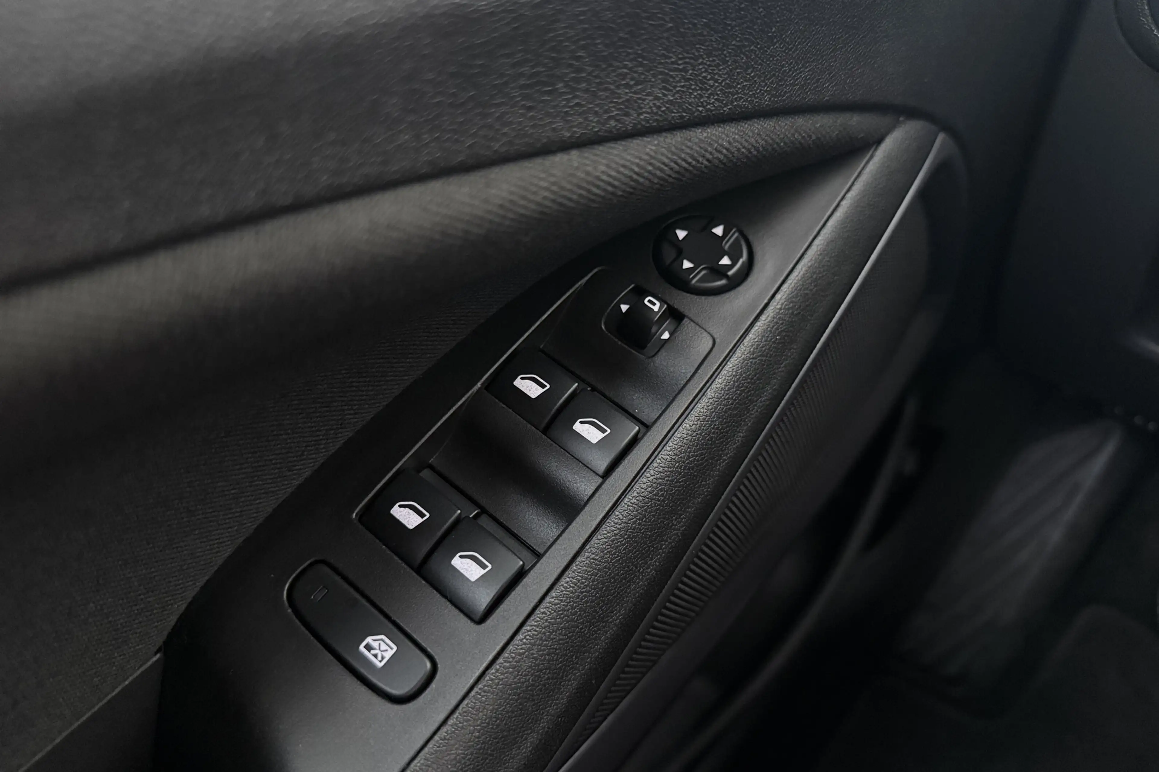 Opel Crossland 1.2 83 PK Business Carplay Camera Cruise — photo 16