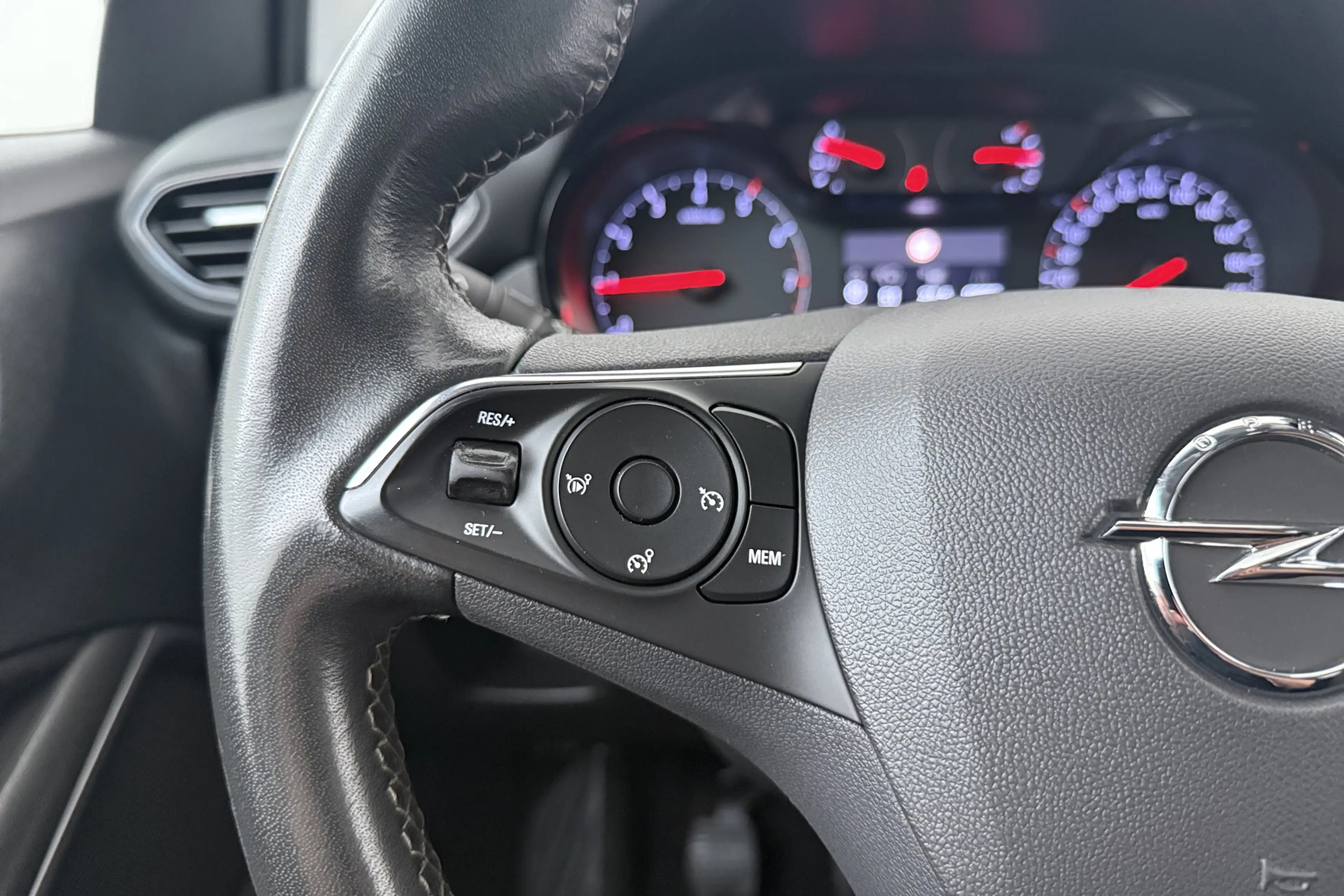 Opel Crossland 1.2 83 PK Business Carplay Camera Cruise — photo 17