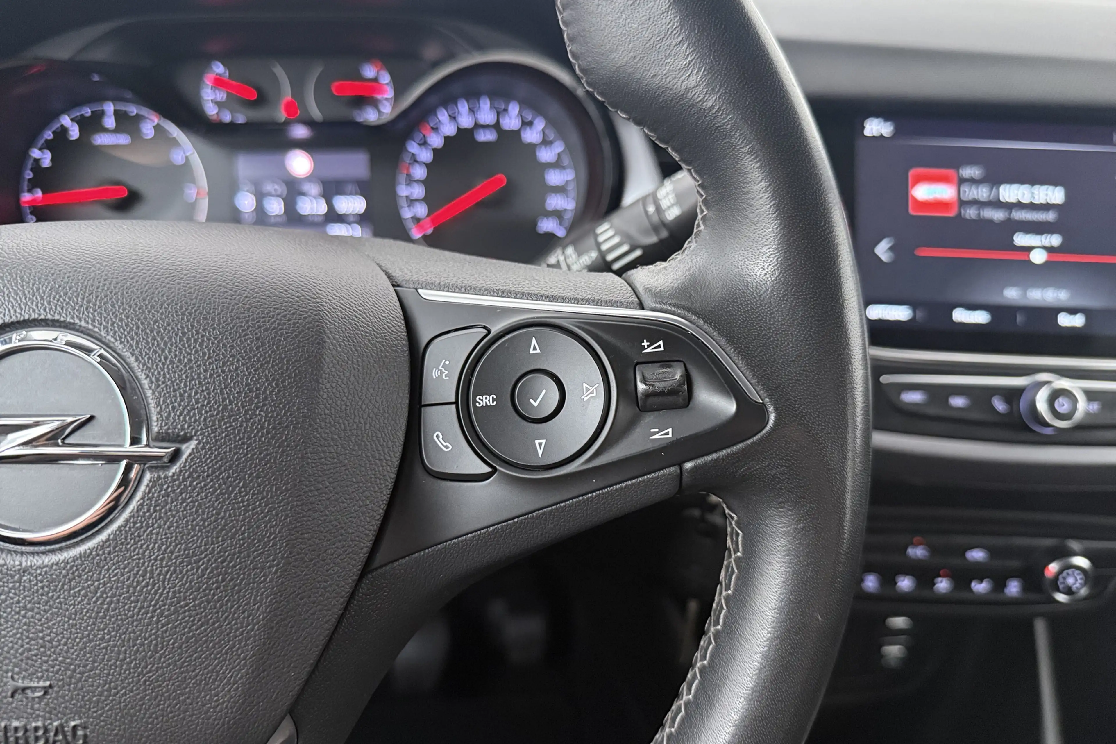 Opel Crossland 1.2 83 PK Business Carplay Camera Cruise — photo 18