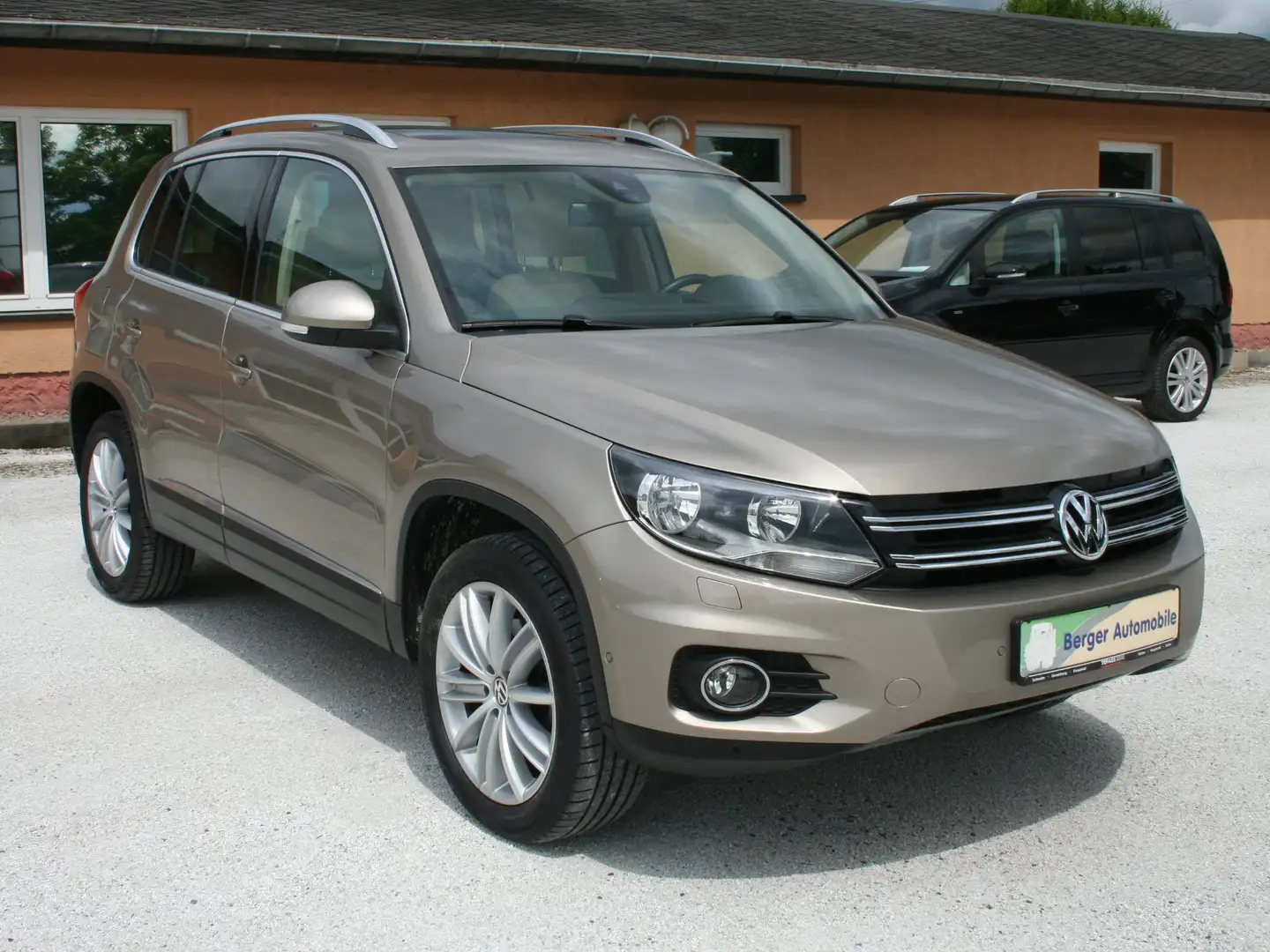 Volkswagen Tiguan 2.0 TDI 4Motion Track &S Style *Pano*AHK* Beige - 1