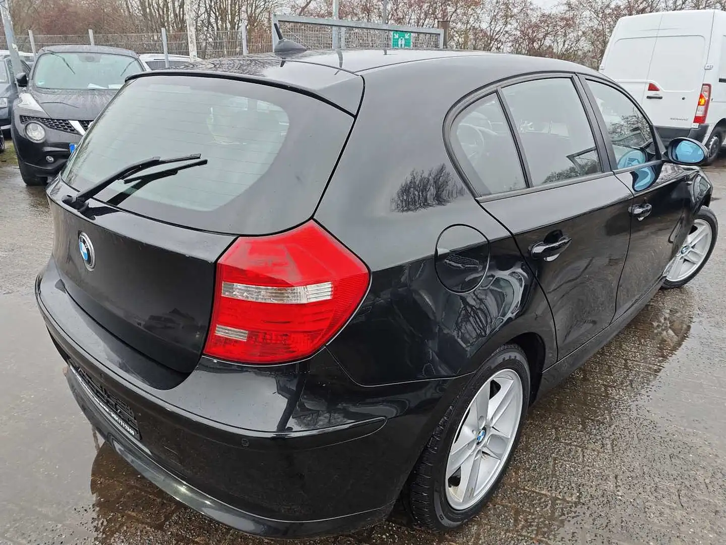 BMW 118 i Edition Sport Schwarz - 2