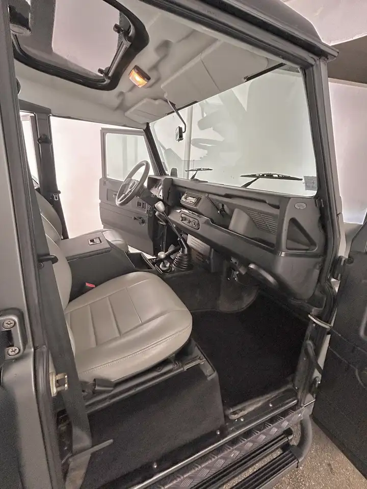 Land Rover Defender 110" Station TD, foto 3