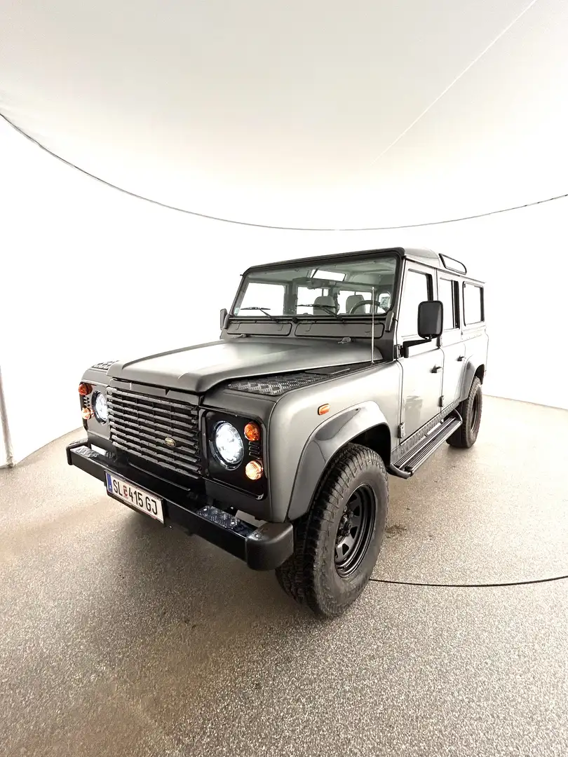 Land Rover Defender 110" Station TD - 1