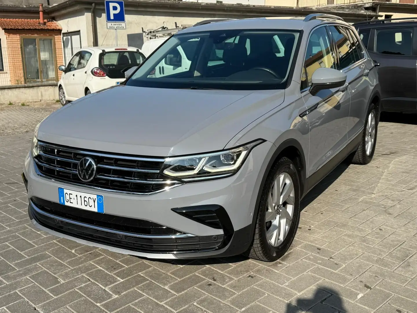Volkswagen Tiguan Tiguan 2.0 tdi Elegance 150cv dsg Grigio - 2
