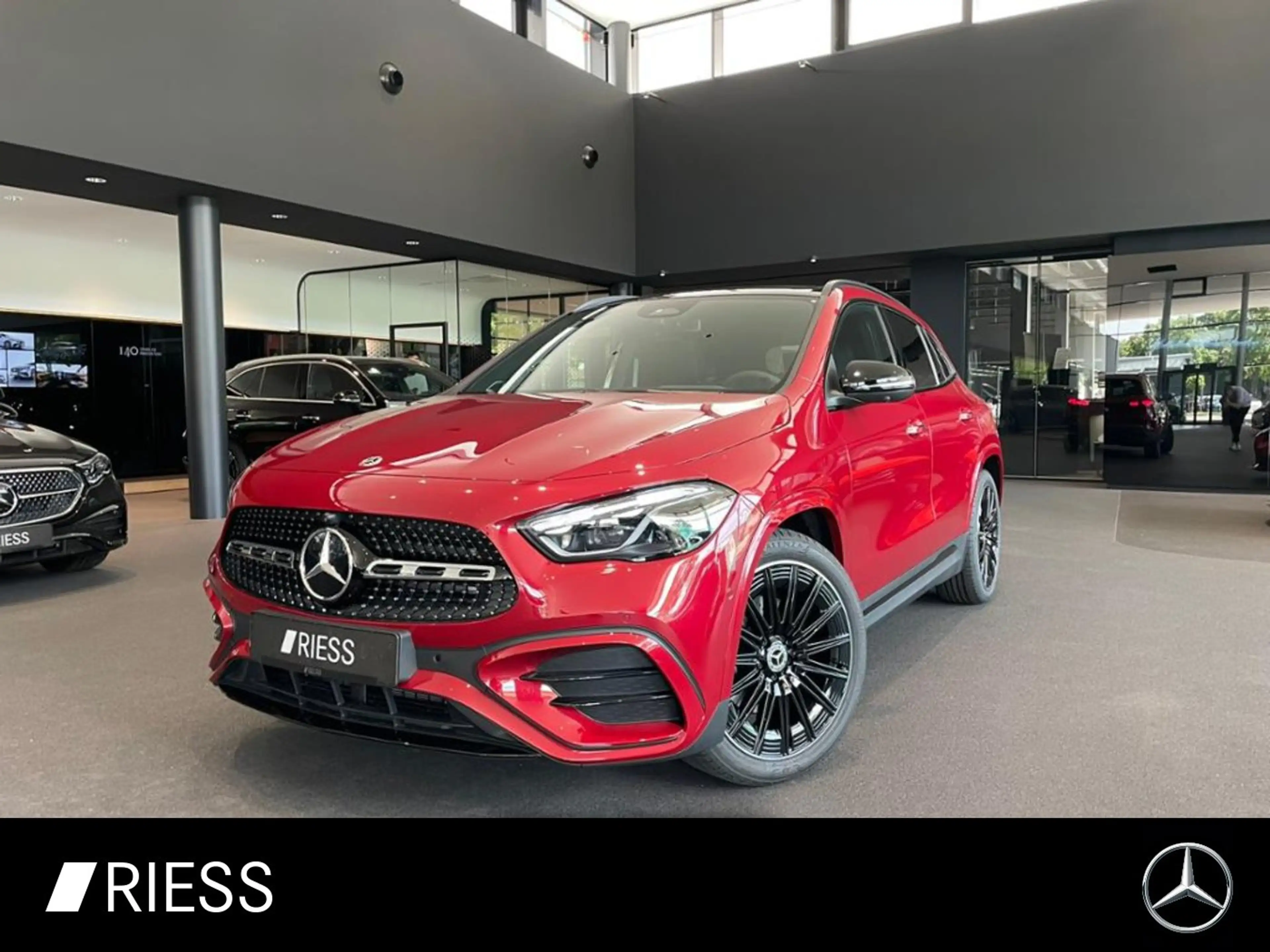 Mercedes-Benz GLA 200 AMG+PANO+HUD+DISTR+MULTIBEAM+MEM+AHK+360