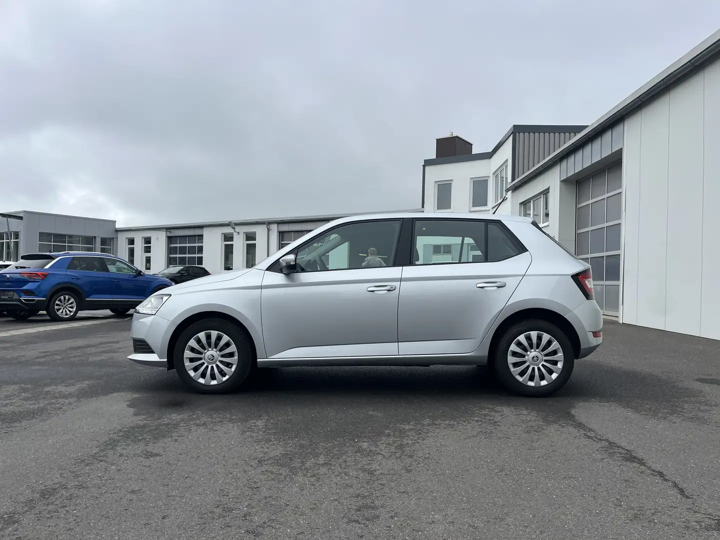 Skoda Fabia 1.0 Active 81€ m. 20% Anzahlung SHZ Klima ISOFIX Silber - 2