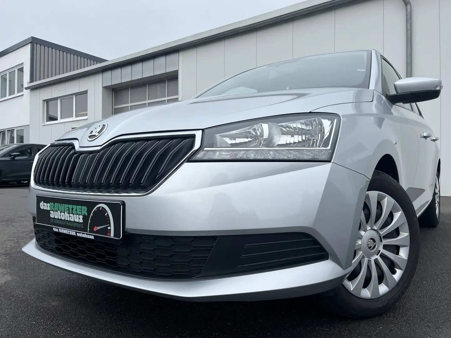 Skoda Fabia 1.0 Active 81€ m. 20% Anzahlung SHZ Klima ISOFIX Silber - 1