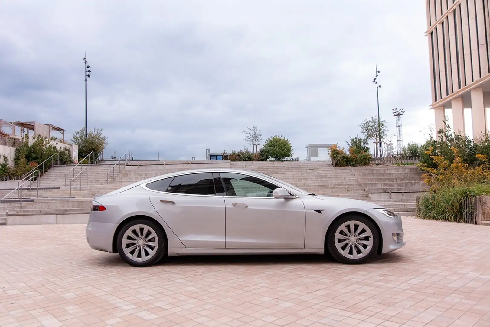 Tesla Model S 90D Silber - 2